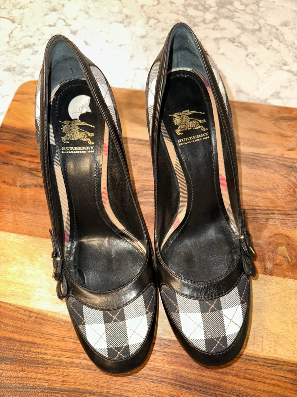 Burberry Black Plaid Leather Heels with Bow Detail - Picture 2 of 6